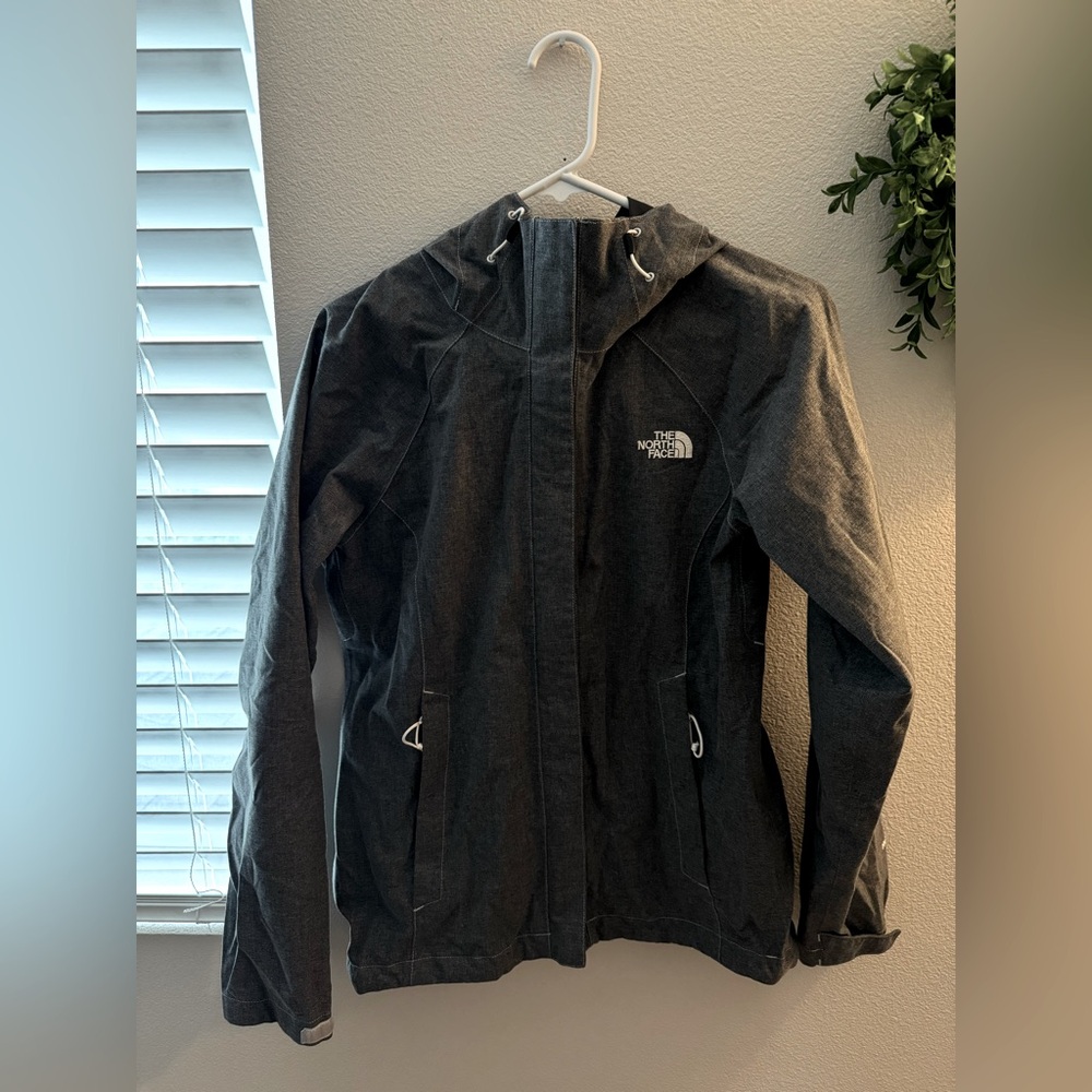 The North Face Hyvent 2.5L Women’s Rain Hooded Jacket